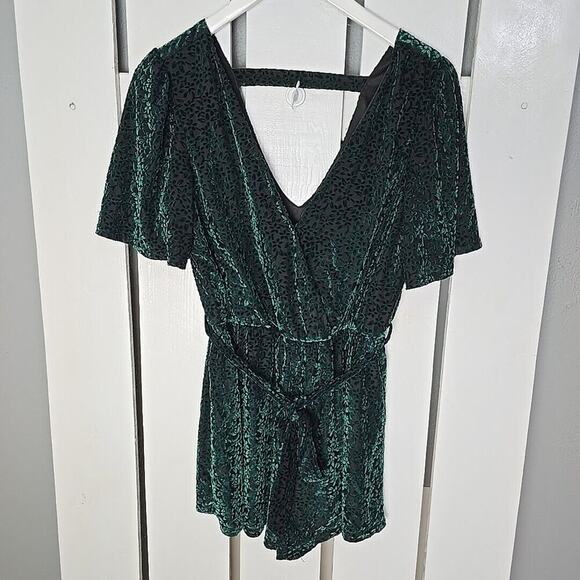 Aakaa Velvet Burnout Green Black Floral Romper L Flutter Sleeve‎ Whimsigoth Boho - Picture 1 of 11